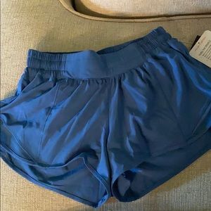 Lululemon size 4 Hotty Hot Short NWT